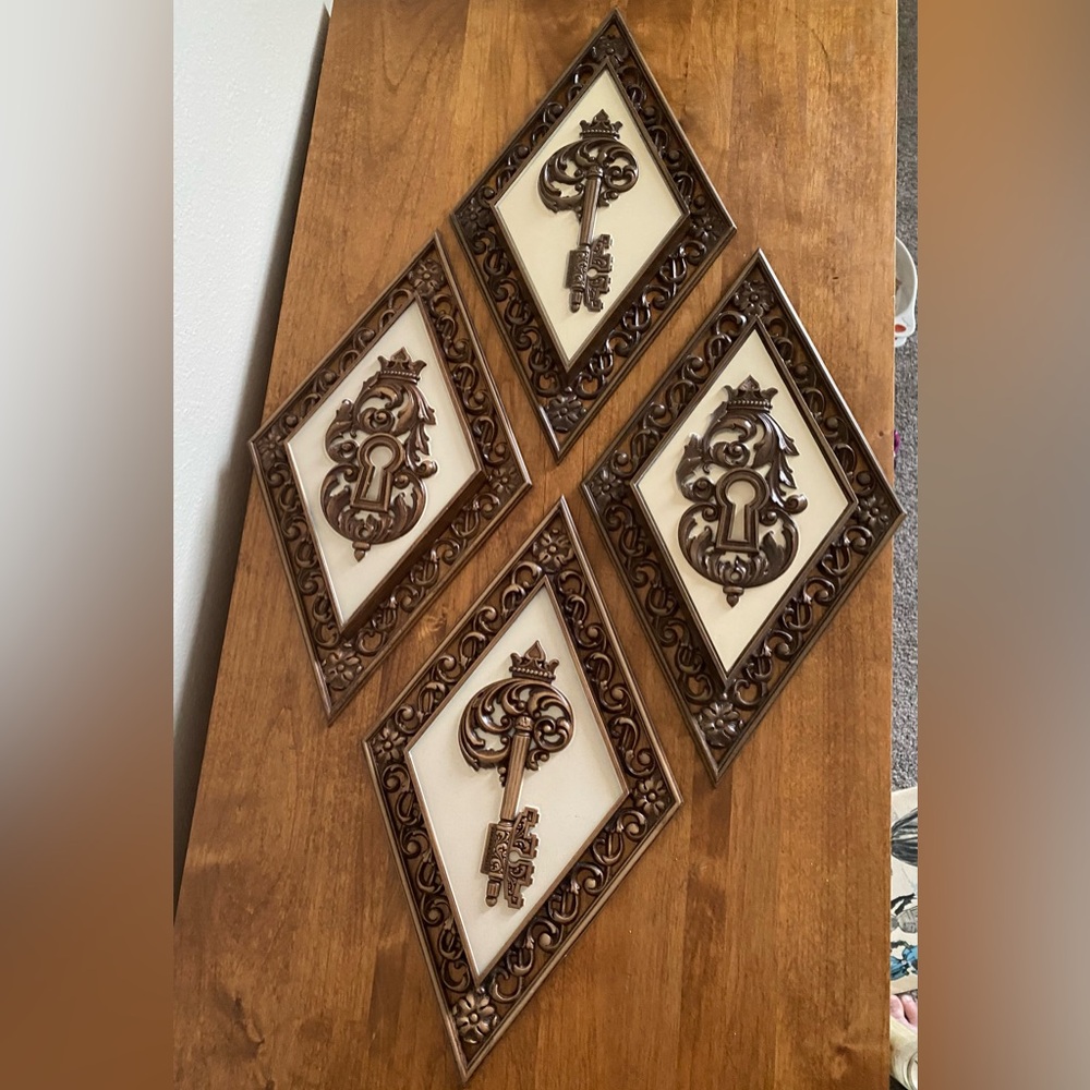 Vintage Syroco Lock and Key Diamond-shaped wall plaques - set of 4
